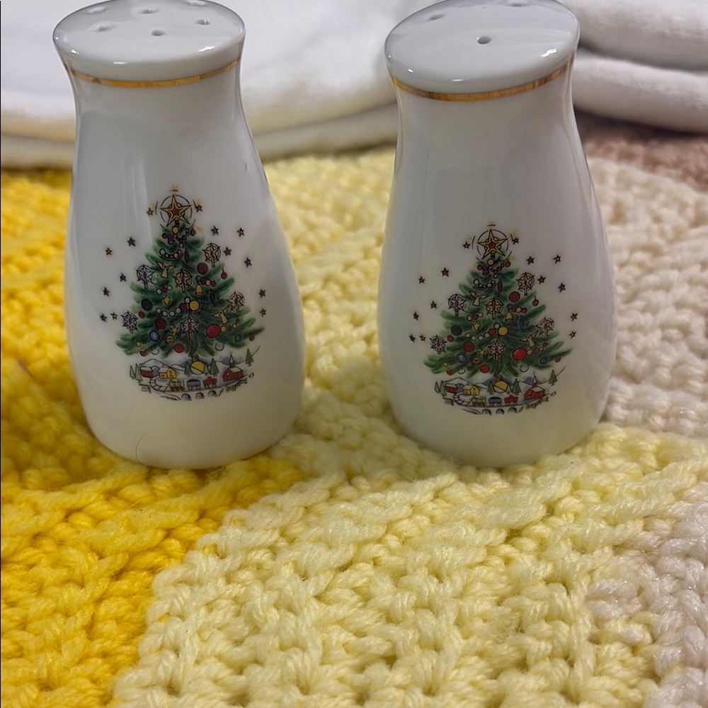 Salem Porcelain Christmas Tree Salt and Pepper Shakers
